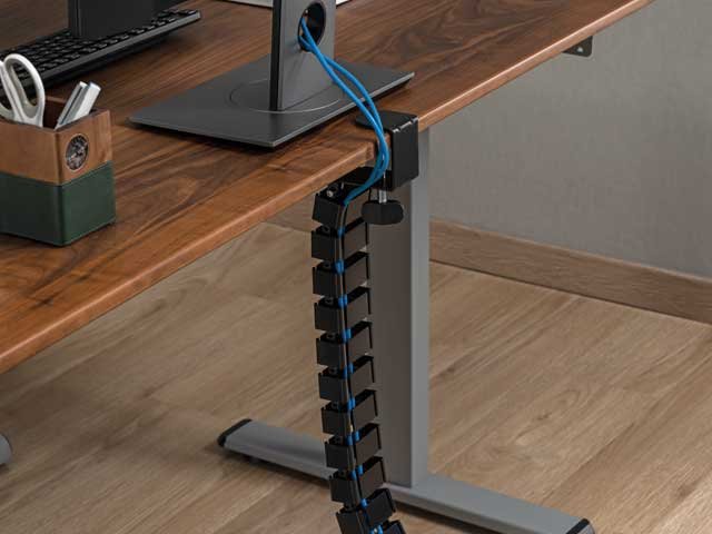 Pasacable flexible con abrazadera